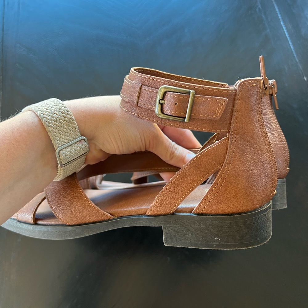 Frye & Co. Brown Tallu Cognac back zip sandals - Picture 7 of 8